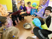 Halloweenský čarodějný den s karnevalem